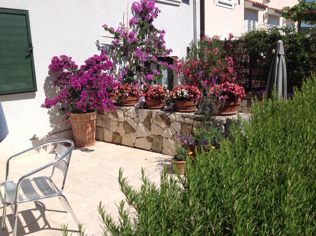 Apartments Villa Ina Brseč Eksteriør billede